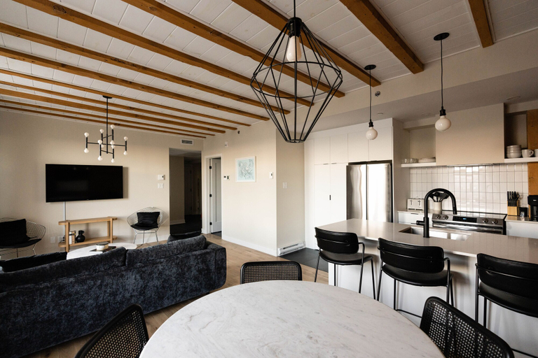 Food & Drinks, Maison Place Royale by Luxury In Transit, Montréal