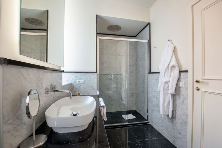 Bathroom 5, Spagna Luxury rooms, Roma