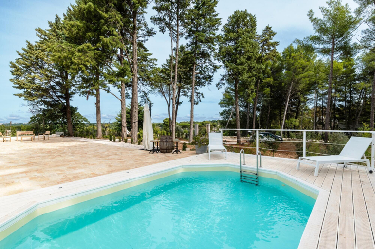 Room 3, Trulli Julia con Piscina by Wonderful Italy, Taranto