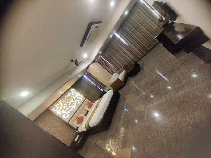 Others 4, Hotel Restandview, Anand