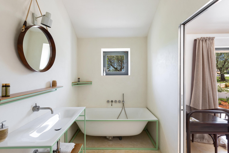 Bathroom 5, Le Ali Bianche, Brindisi