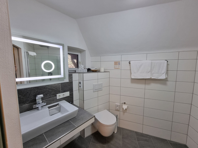 Bathroom 5, Hotel Ursula Garni, Bernkastel-Wittlich