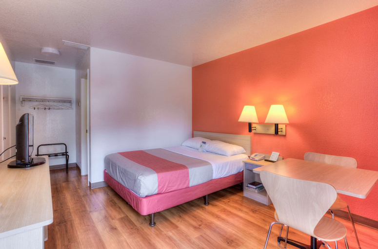 Bedroom 14