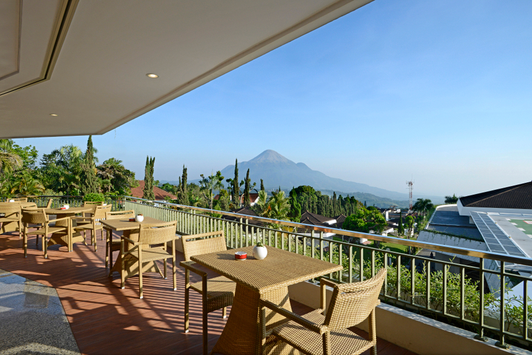 Surya Hotel and Cottage Prigen - Food & Drinks