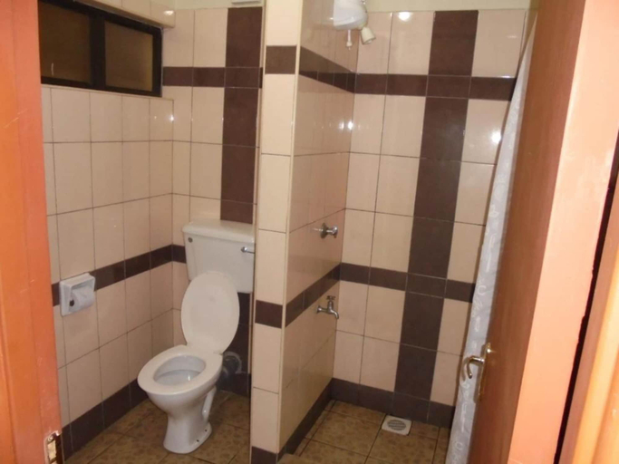 Bathroom 3, Nairobi Transit Hotel, Starehe