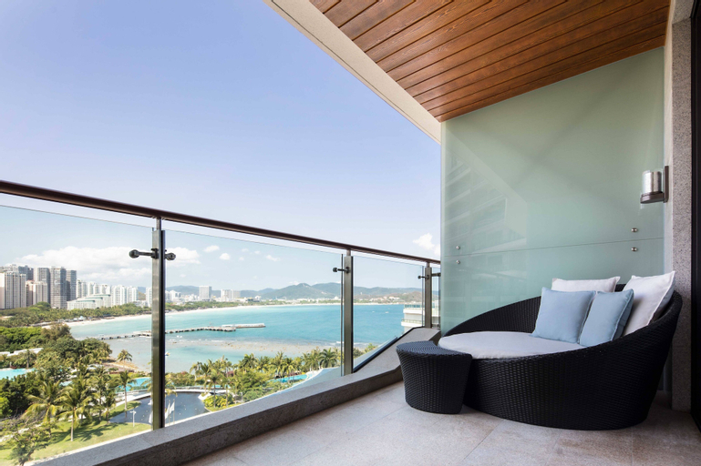 Exterior & Views 8
