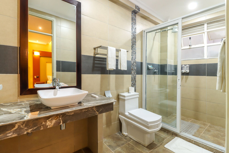 Bathroom 4, DALLAS PREMIERE HOTEL, Nyaribari Chache