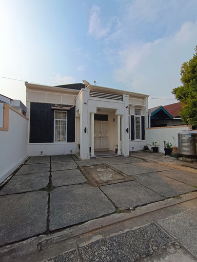 Exterior 1