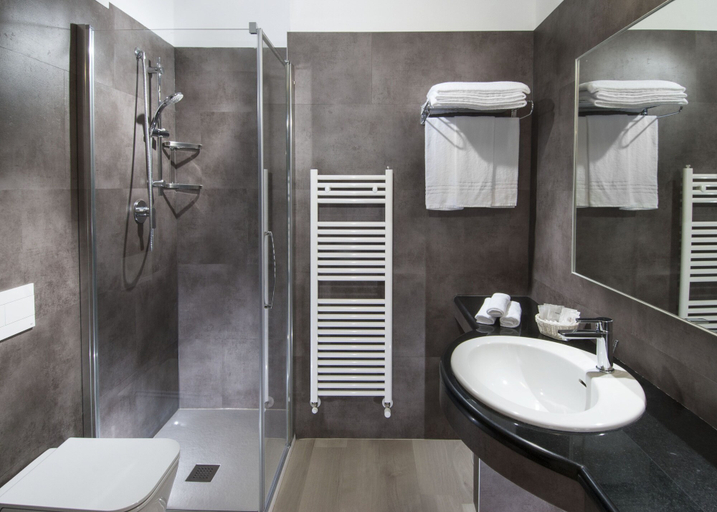 Bathroom 5, Hotel Prestige, Rimini