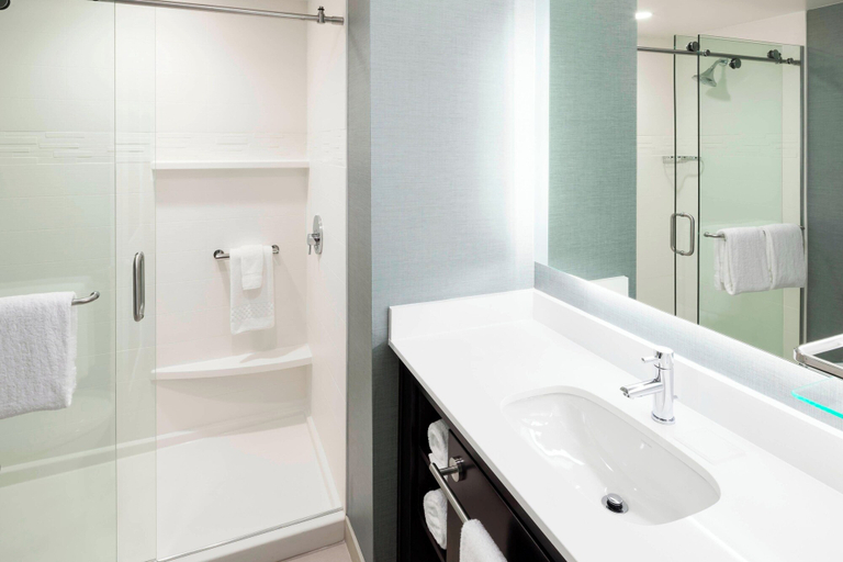 Bathroom 3, Residence Inn by Marriott Near Universal Orlando™, Orange