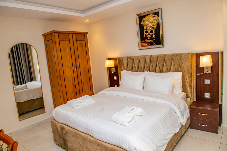 Bedroom 3, Geneva Hotel, Wouri