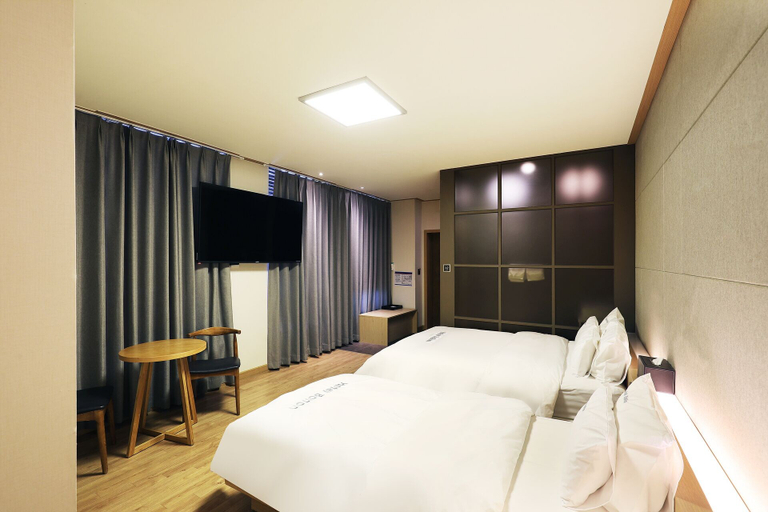 Bedroom 3, Bolton Hotel, Gwangsan