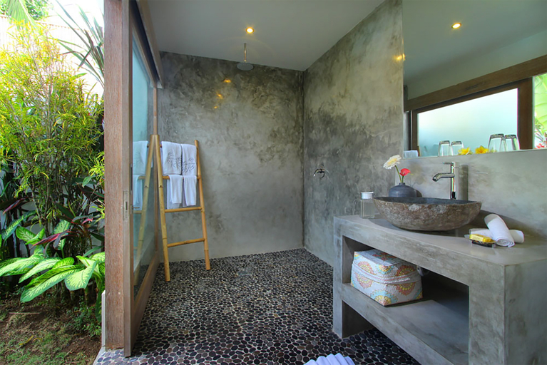 Bathroom 4, Villa Thiara - 500 m from Kudeta beach - 700 m from Seminyak square, Badung