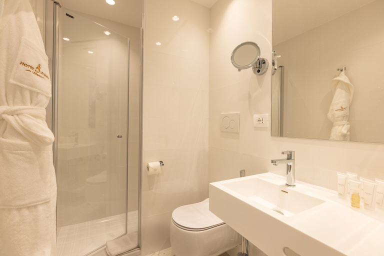 Bathroom 5, Hotel Morfeo, Milano