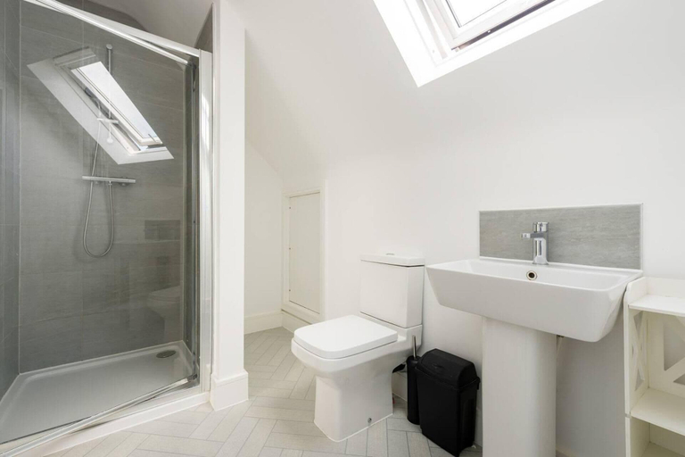 Bathroom 2, Modern Apartment, Castle View Rochester, England, Medway
