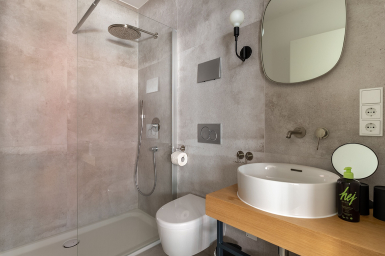 Bathroom 4, Limehome Flensburg Holm, Flensburg