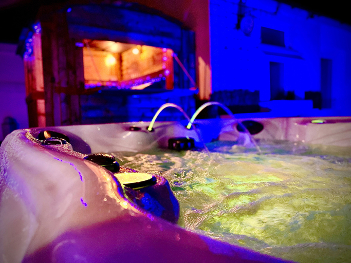 Sport & Beauty, Captivating 4-bed Hot Tub House in Blackpool, Lancashire