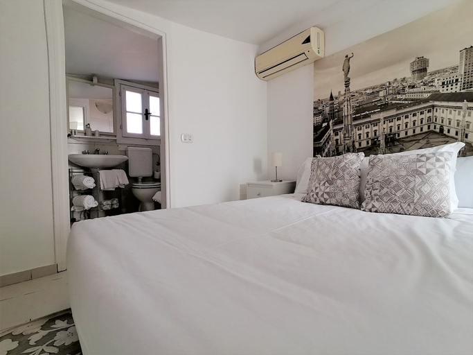 Bedroom 3, Mercanti Attic Version, Milano