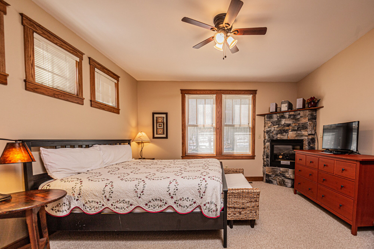 Bedroom 2, Deep Breath, Garrett