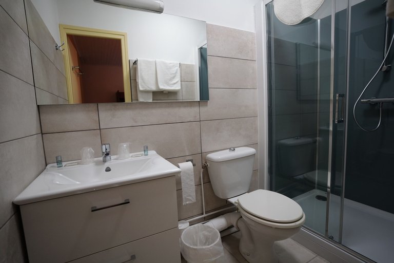 Bathroom 5, Hotel Fortin, Saône-et-Loire