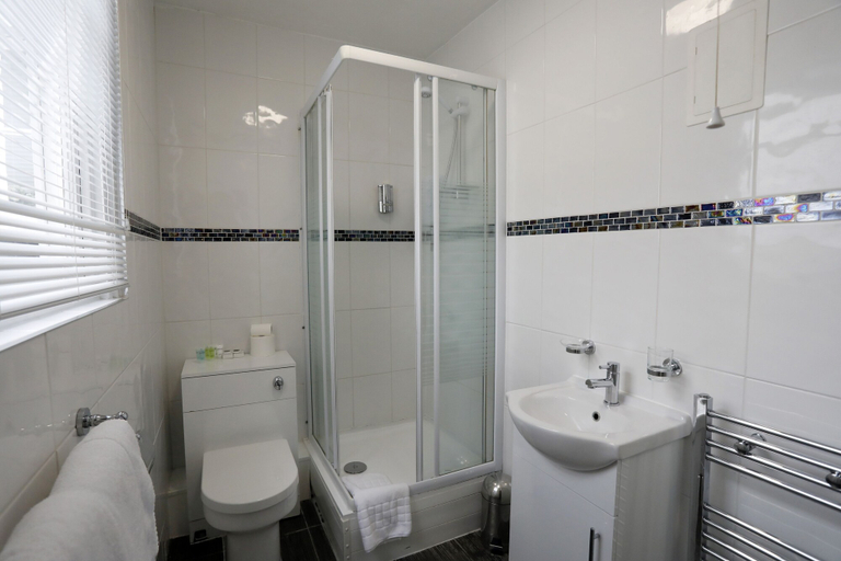 Others 5, Bexley Village Hotel, London