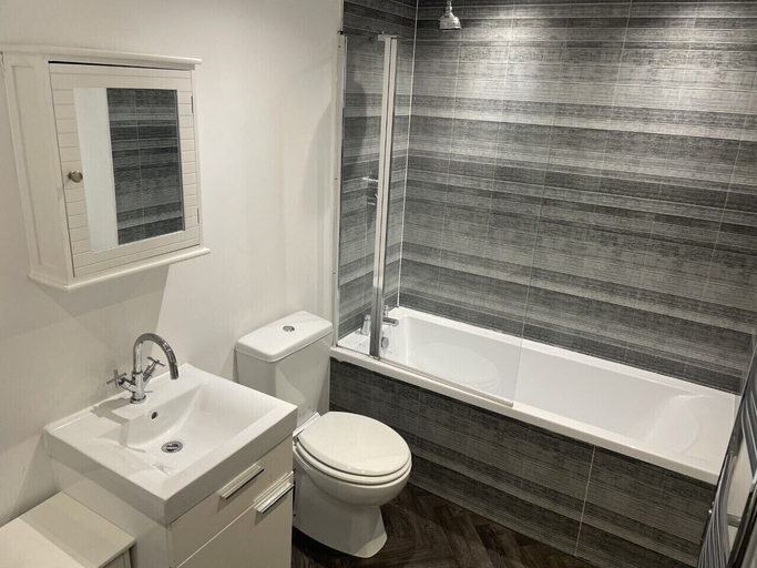Bathroom 4, Beach House Courtyard 1 bed, Sefton