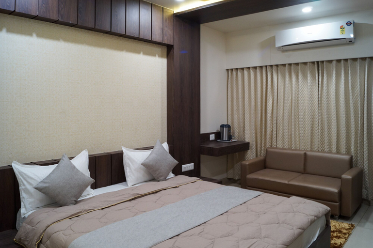 Bedroom 2, Hotel Midtown, Vadodara
