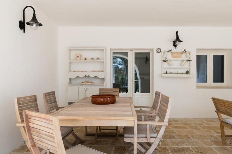 Room 5, Trulli Julia con Piscina by Wonderful Italy, Taranto