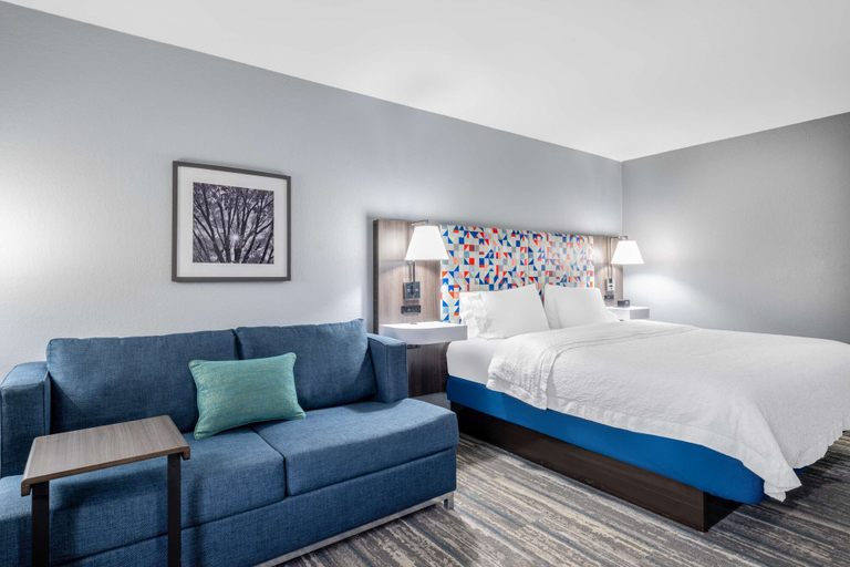 Bedroom 4, Hampton Inn Sanford, Lee