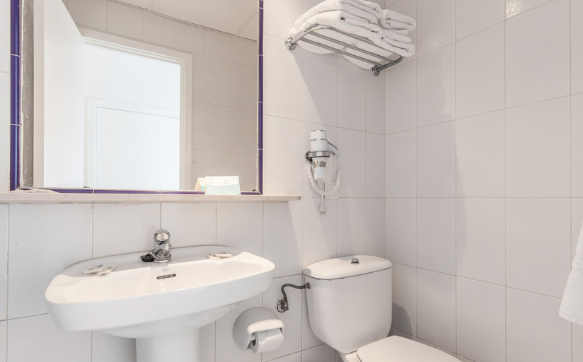 Bathroom 5, BLUESEA Costa Verde, Baleares