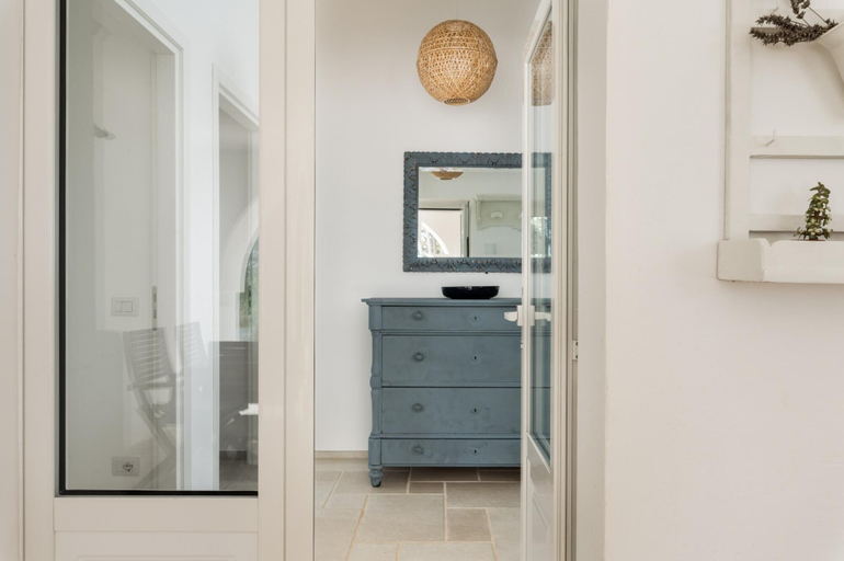 Room 2, Trulli Julia con Piscina by Wonderful Italy, Taranto
