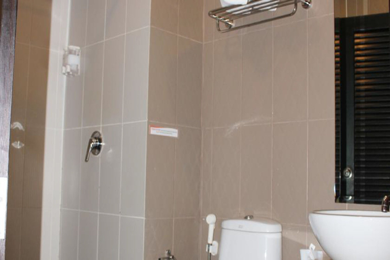 Bathroom 4, Lub Sbuy Hostel, Phuket Island