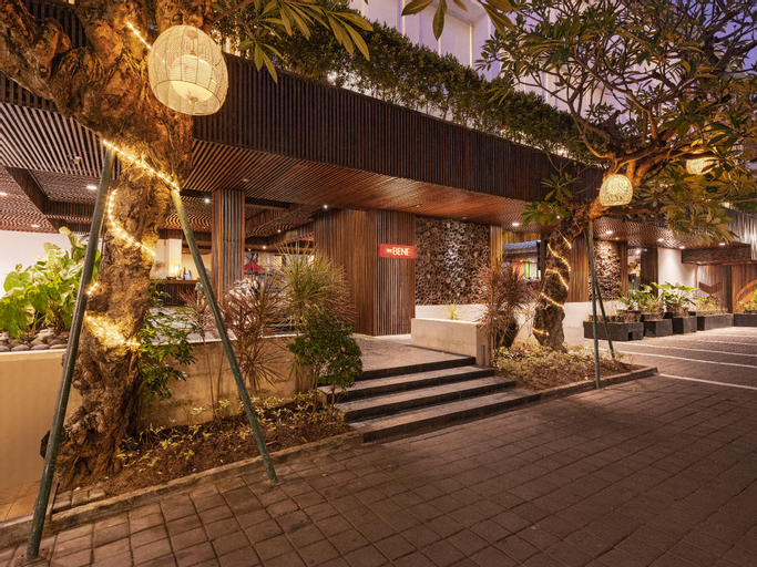 Exterior & Views 20