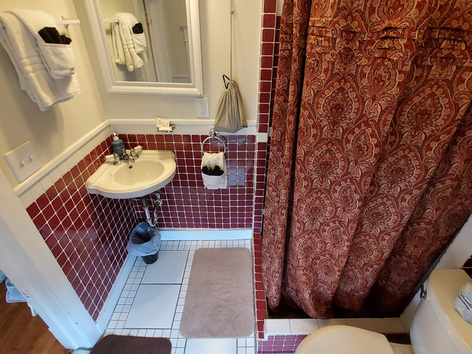 Bathroom 4, The Fresh Coast Inn at Ludington, Mason