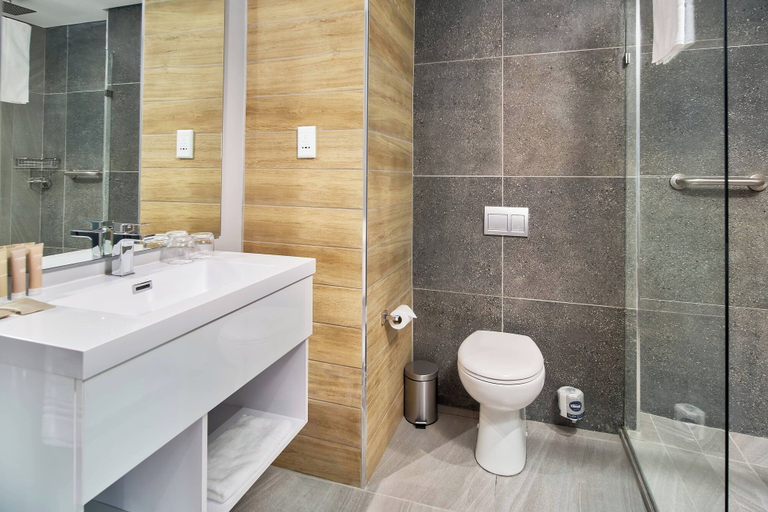 Bathroom 4, Protea Hotel by Marriott Pretoria Loftus Park, City of Tshwane
