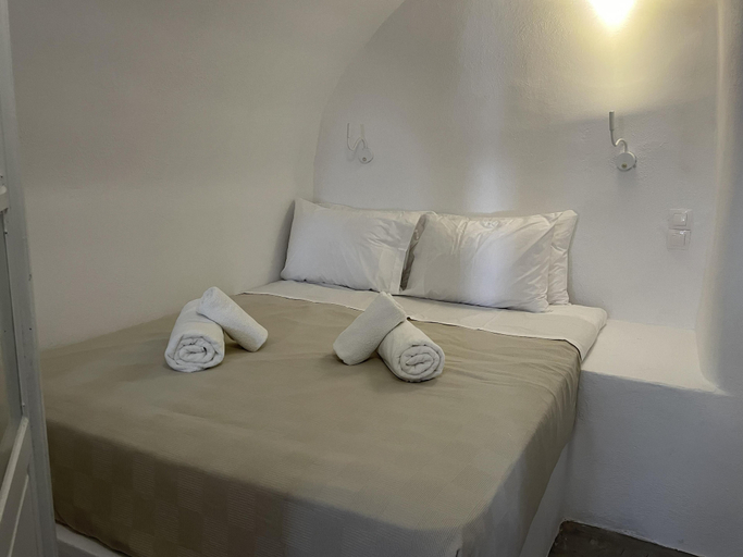 Room 2, Fira 2-bed Villa, Sleeps 5 With Outdoor Hot Tub, South Aegean