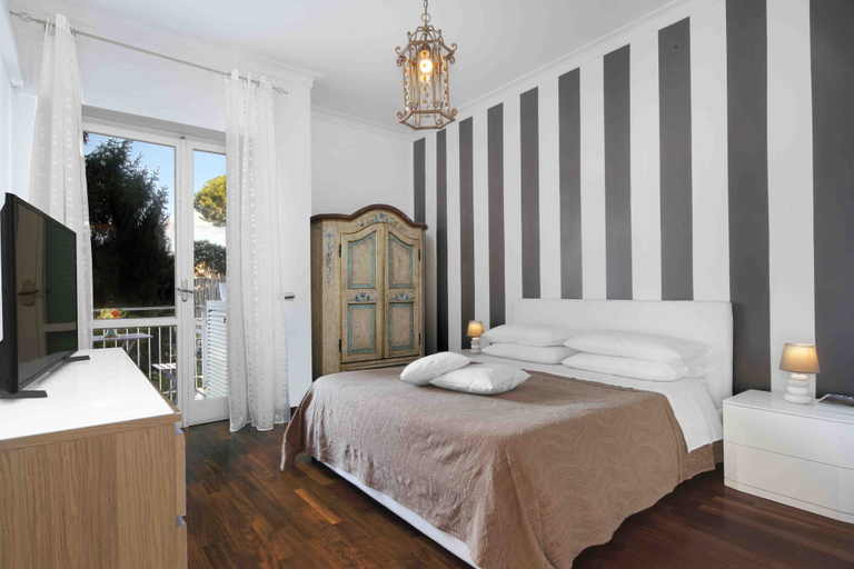 Others 5, Vanna Home, Napoli