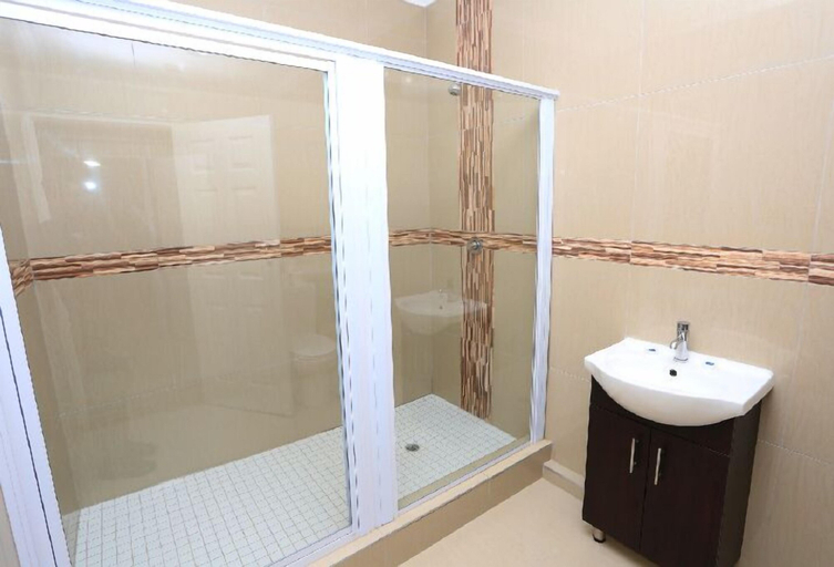 Bathroom 3, Bayside Hotel Pine Street, eThekwini