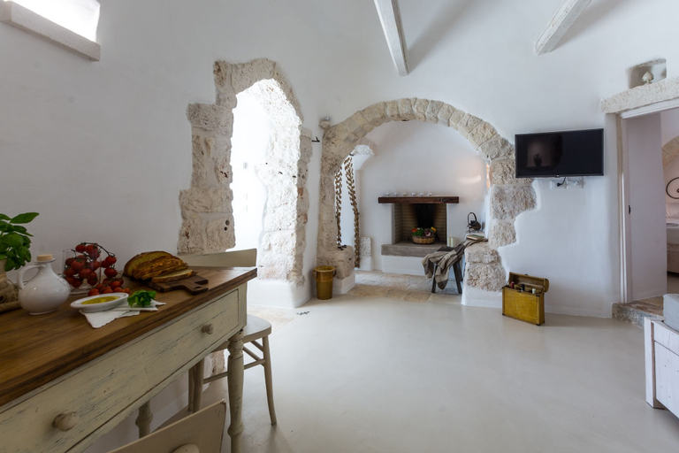 Others 5, Trullo Atmosfera, Brindisi
