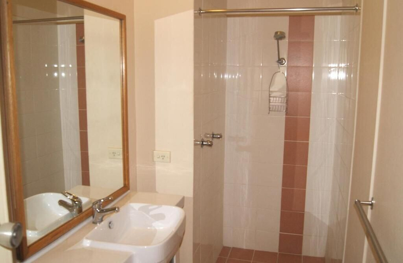 Bathroom 4, The George Hotel, Bathurst Regional - Pt A