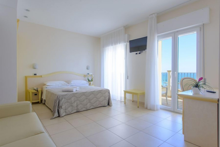 Bedroom 3, Hotel Zeus, Rimini
