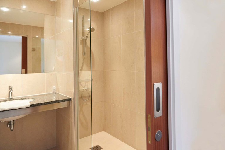 Bathroom 4, Hotel Britannia, Esbjerg