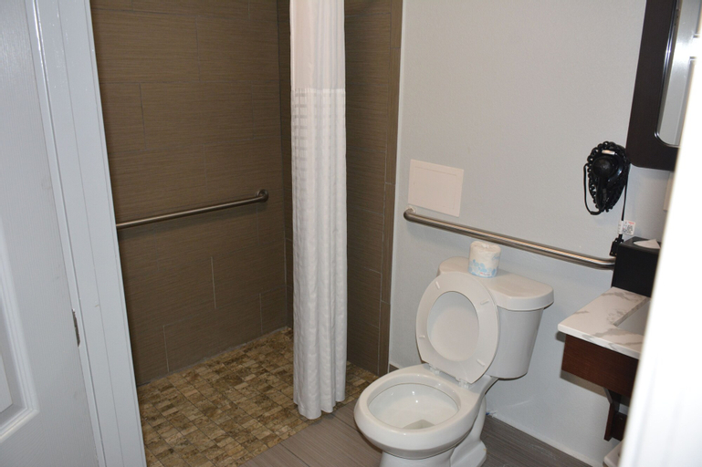 Bathroom 16