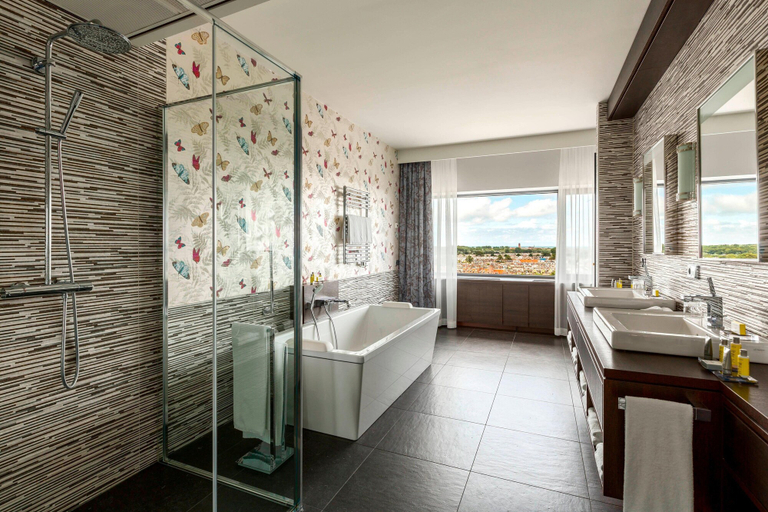 Bathroom 5, The Hague Marriott Hotel, Den Haag