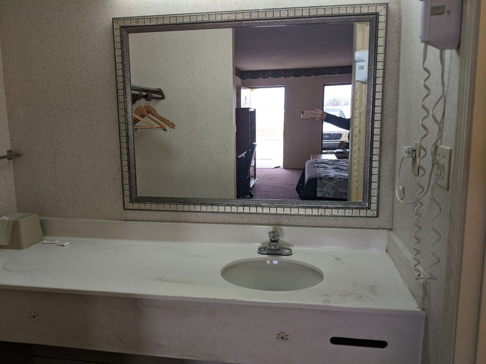 Bathroom 5, Key West Inn - Montgomery South, Montgomery