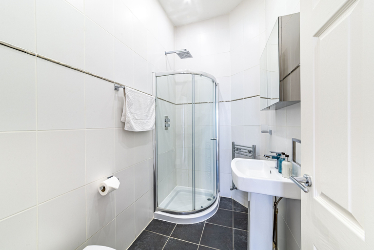 Bathroom 4, Greyfriars, Essex