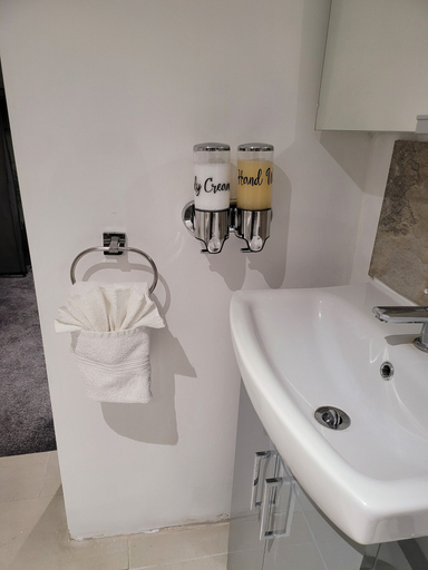 Bathroom 3, Hidden Treasure- 2 Beds Sleeps 3 Gillingham, Medway