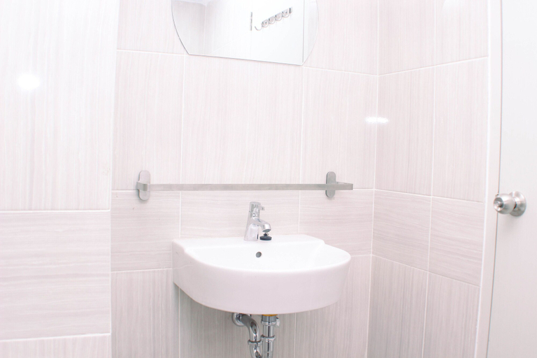 Bathroom 5, 1Br Spacious Combine Unit At Vasanta Innopark Apartment, Cikarang