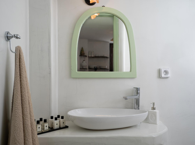 Bathroom 5, Madame Kalitsi-erato Room, South Aegean