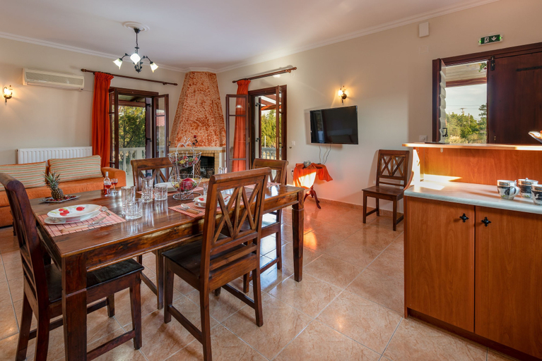 Food & Drinks 4, Pothos Villas, Ionian Islands